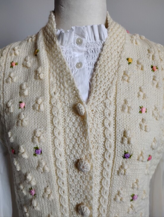 Smith's Of Bermuda Sweaters - Smith's Of Bermuda Vintage Pure Wool Sweater Vest Cream Pastel Rosettes Size Med